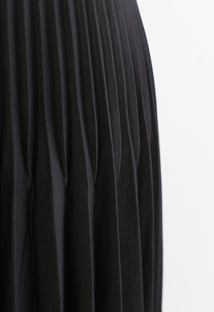 High-Waisted Full Pleated Maxi Skirt in Black